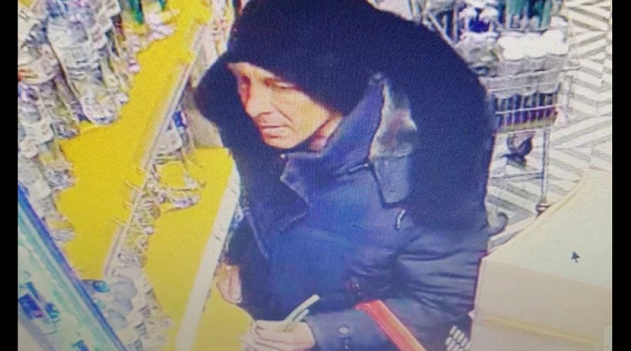 Расплатился улыбкой. В Екатеринбурге ищут магазинного вора