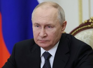 «Скажу на немецком, чтобы меня услышали». Путин осудил нападки властей ФРГ на Герхарда Шредера