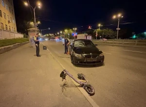 В Екатеринбурге иномарка сбила двух подростков, ехавших на электросамокате