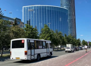 В Екатеринбурге внезапно меняют схему автобусов и троллейбуса