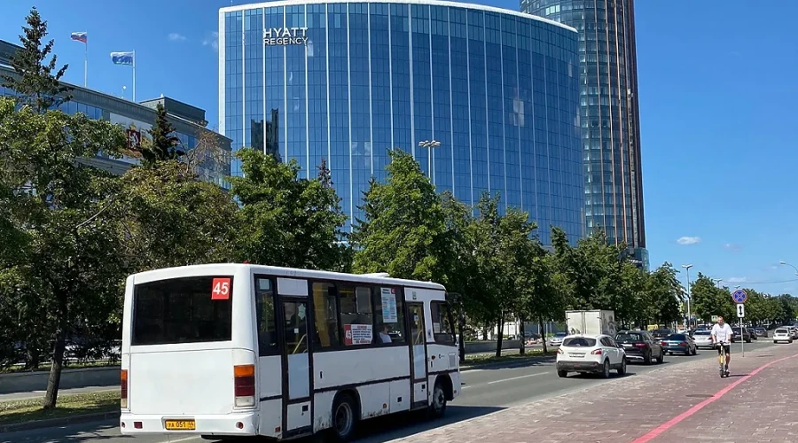 В Екатеринбурге внезапно меняют схему автобусов и троллейбуса