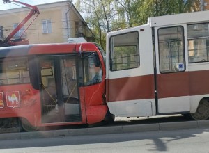 «Весь вагон в крови»: в уральском городе столкнулись трамваи