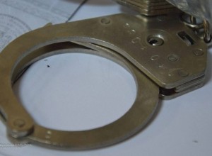 Суд в Карпинске отправил в СИЗО мужчину, который издевался над девушкой, найденной утонувшей