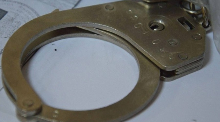 Суд в Карпинске отправил в СИЗО мужчину, который издевался над девушкой, найденной утонувшей