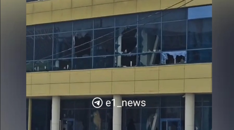 На Эльмаше разгромили здание, в котором закрылся крупный супермаркет