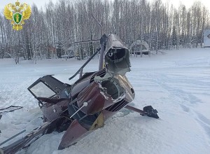 Появились кадры крушения частного вертолета Robinson на базе отдыха в Пермском крае