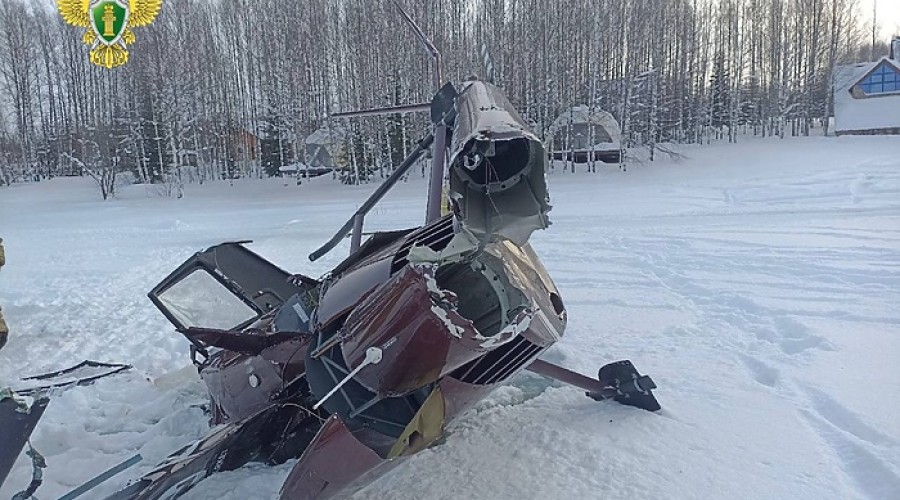 Появились кадры крушения частного вертолета Robinson на базе отдыха в Пермском крае