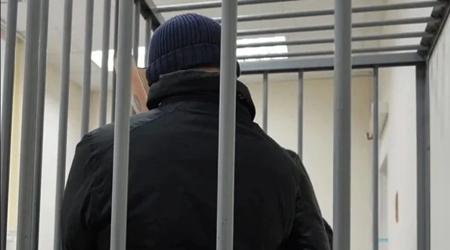 Подозреваемый в причинении побоев екатеринбургскому учёному помещён под стражу