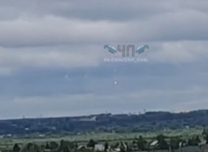 Уральцев напугали пылающие обломки в небе