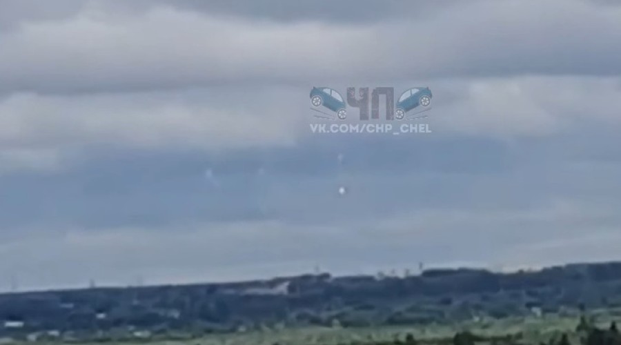 Уральцев напугали пылающие обломки в небе