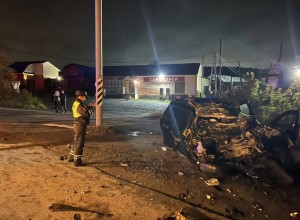 Под Екатеринбургом водитель легковушки погиб, врезавшись в фуру на встречке
