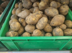 В Петербурге мужчина купил в супермаркете продукты по цене картофелины