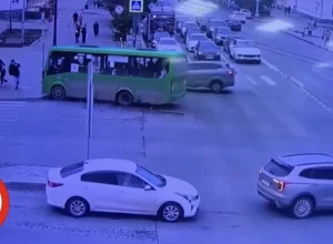 Автобус влетел в толпу пешеходов в Екатеринбурге. Погибли четыре человека