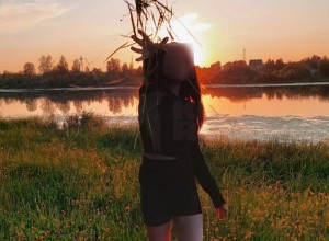 Избитую в лесу 12-летнюю камнем школьницу подключили к ИВЛ