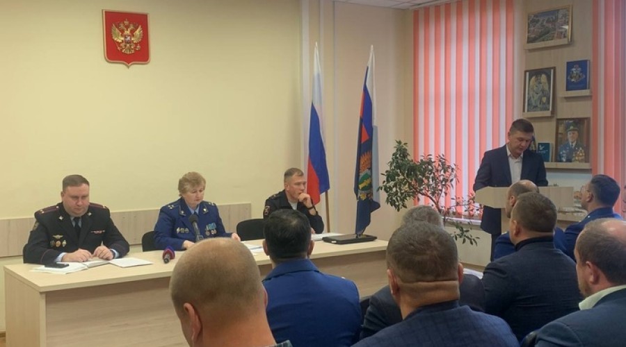 Прокуратура объявила предостережение главам районов Екатеринбурга из-за снега на дорогах