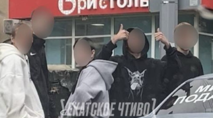 В Екатеринбурге толпа подростков жестоко избила мужчину за отказ дать денег