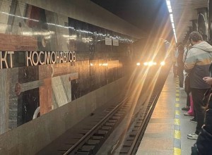 На станции метро «Проспект Космонавтов» пассажирка упала на рельсы