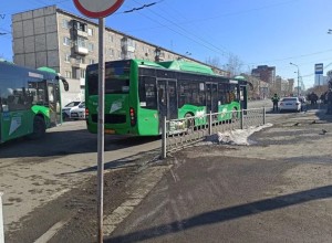 Водитель автобуса «Гортранса», проехав на красный, сбил пешехода в Екатеринбурге