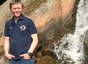 Женщина решила проучить мужа и подсунула ему вместо водки уксус. Он умер в муках