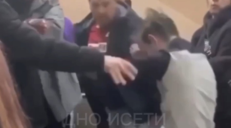 Свердловчанин жестоко избил молодую свердловчанку в кафе