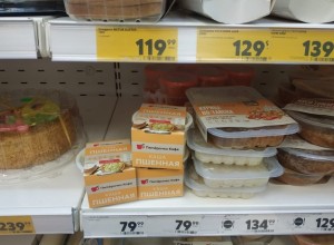 Названа сумма, которую магазины теряют на продуктах, съедаемых покупателям в торговом зале