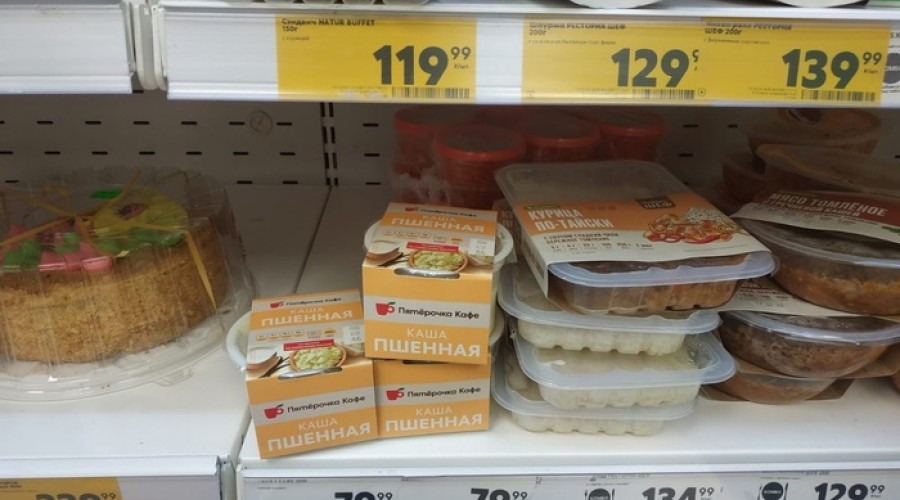 Названа сумма, которую магазины теряют на продуктах, съедаемых покупателям в торговом зале