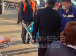Врачи рассказали о состоянии екатеринбурженки, упавшей на рельсы в метро Екатеринбурга