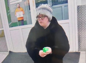 Екатеринбурженка нашла на улице банковскую карту. Её объявили в розыск
