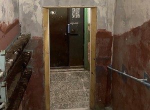 Россиян могут начать штрафовать за хранение колясок и велосипедов в подъезде