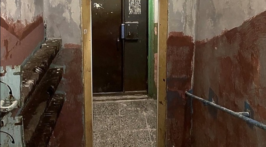 Россиян могут начать штрафовать за хранение колясок и велосипедов в подъезде
