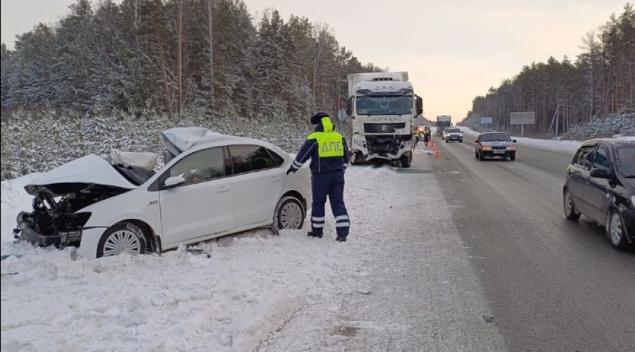 Стало известно, кто погиб в страшной аварии на ЕКАД