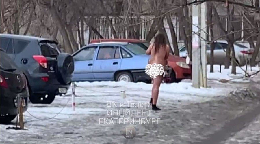 На Уралмаше заметили полностью обнажённую женщину