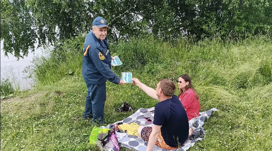 Из свердловского водоема достали тело утонувшего