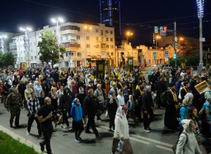 Тысячи людей прошли по Екатеринбургу минувшей ночью