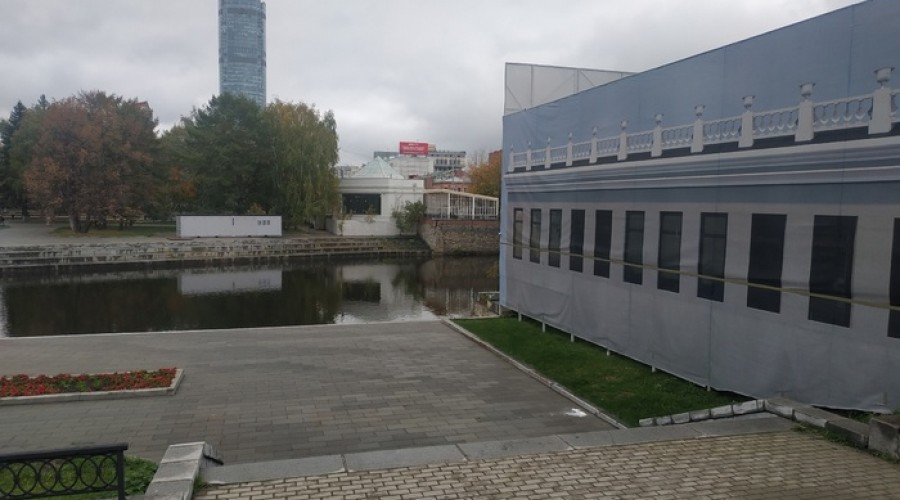 Рядом с гостиницей «Большой Урал» построят «офисник»