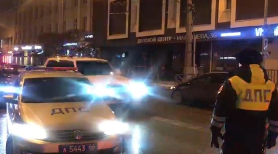 В центре Екатеринбурга у бара насмерть сбили девушку