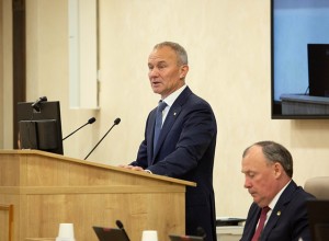 На руке свердловского вице-губернатора заметили часы стоимостью в квартиру