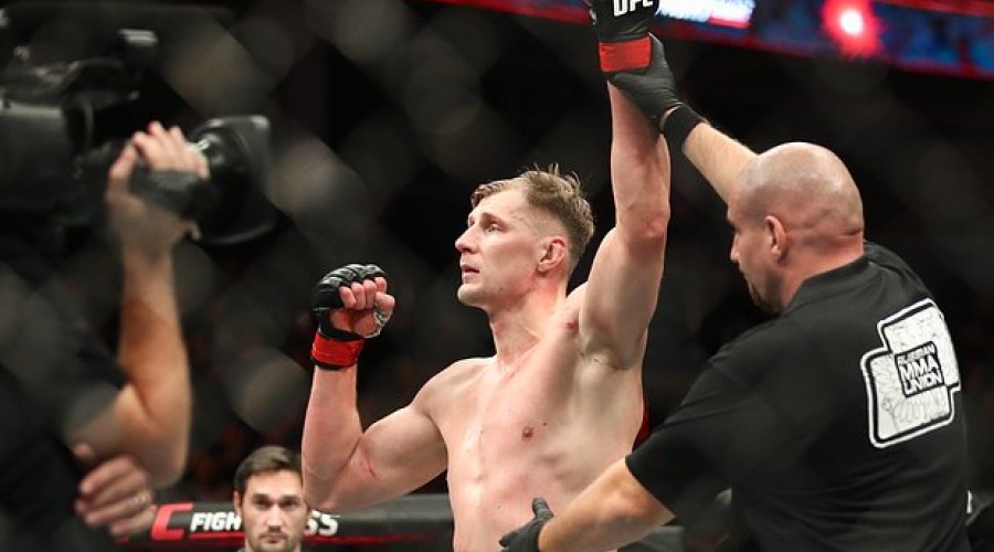 Российского бойца UFC назвали монстром