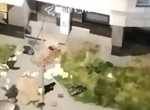 Жителей Академического регулярно терроризирует неадекватная соседка