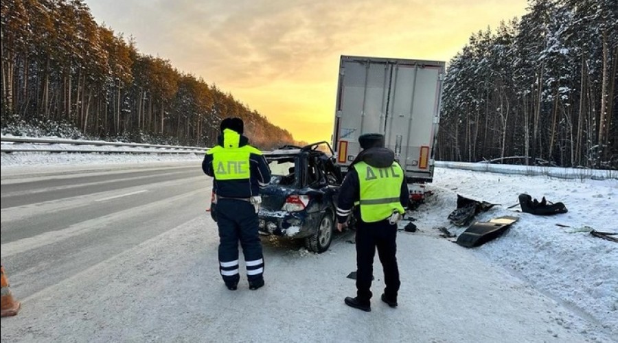 На Серовском тракте в аварии с грузовиком погибла молодая мама двоих детей