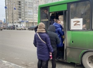 В Екатеринбурге перенесут конечную остановку для автобусов и троллейбусов из-за автохамов
