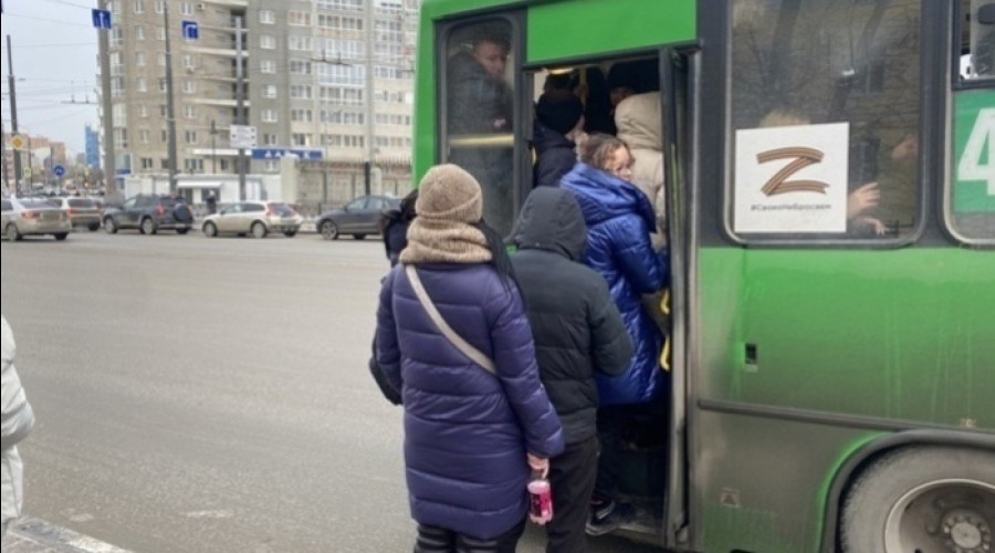 В Екатеринбурге перенесут конечную остановку для автобусов и троллейбусов из-за автохамов