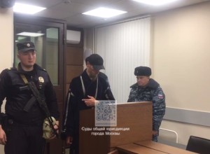 Суд арестовал за употребление наркотиков спутника певицы Глюкозы