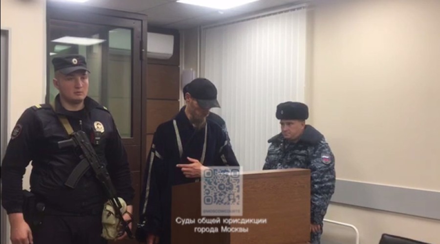 Суд арестовал за употребление наркотиков спутника певицы Глюкозы