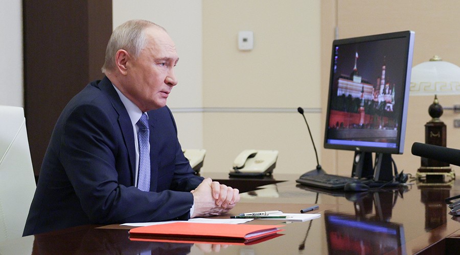 Путин обсудил с Совбезом борьбу с финансированием терроризма.