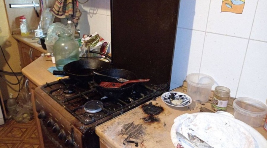 Пенсионер сгорел заживо в Перми, плеснув масло на раскаленную сковороду