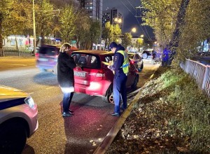 В Екатеринбурге автоледи на Honda Jazz сбила подростка на улице Чайковского