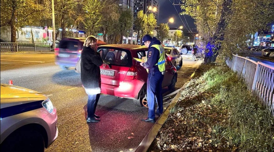 В Екатеринбурге автоледи на Honda Jazz сбила подростка на улице Чайковского