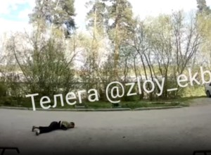 Сильно болел: в Екатеринбурге мужчина выпал из окна и разбился насмерть