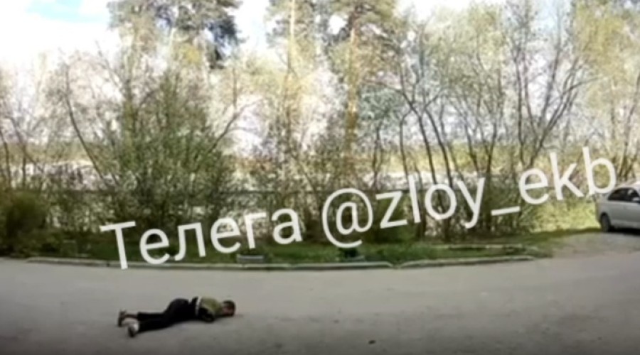 Сильно болел: в Екатеринбурге мужчина выпал из окна и разбился насмерть